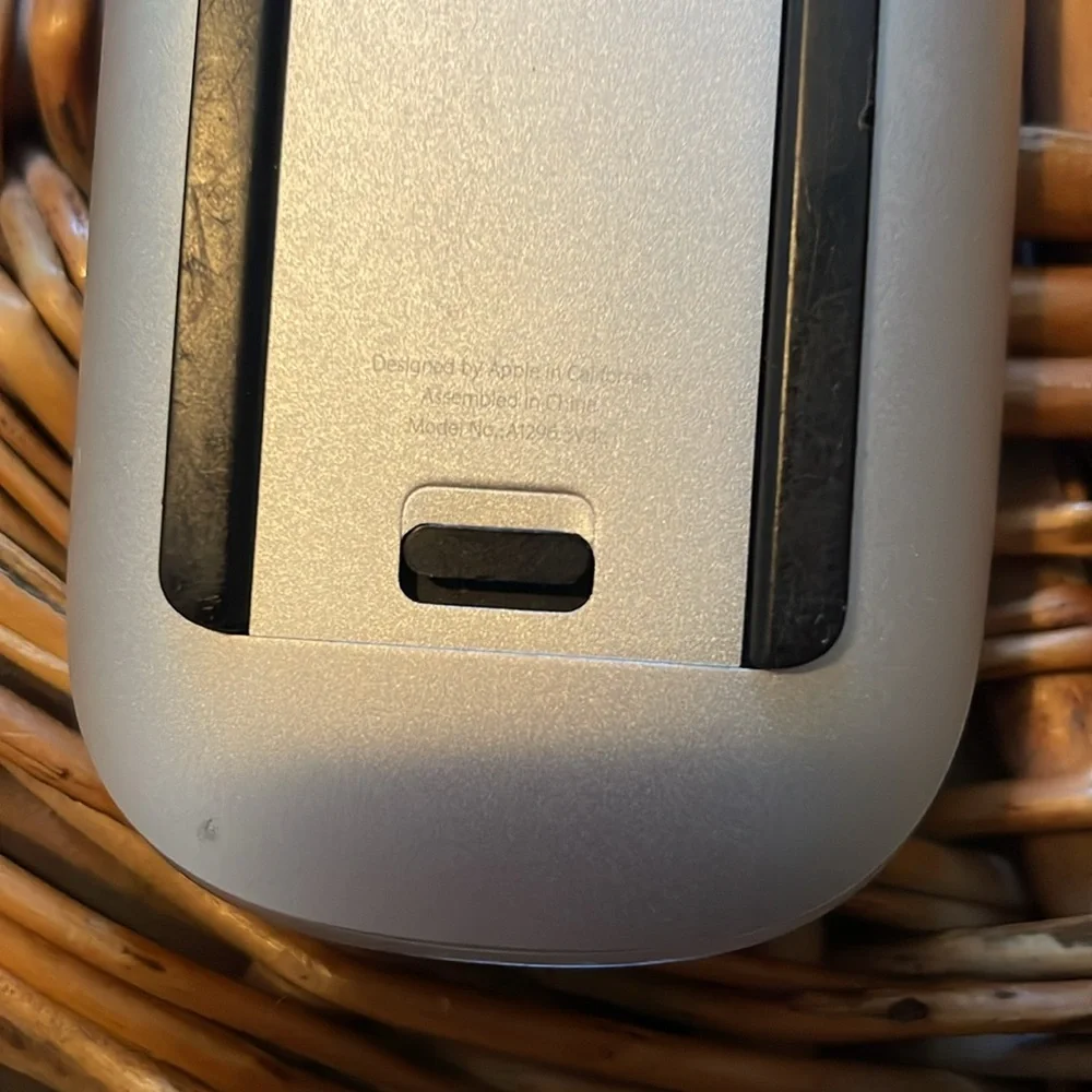 Apple Sleek White Mouse- UNTESTED